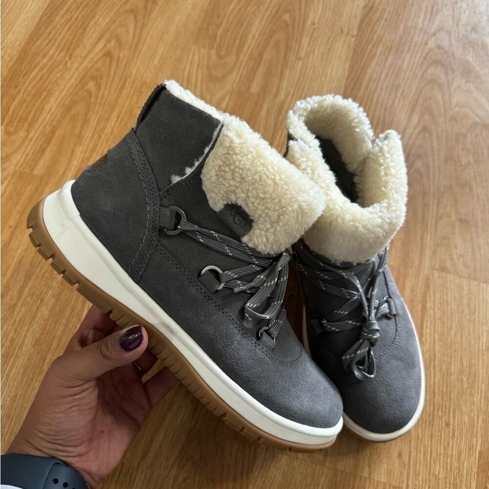 UGG Lakesider Heritage Lace size 8.5